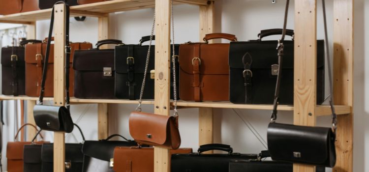 How to display handbags at a craft fair