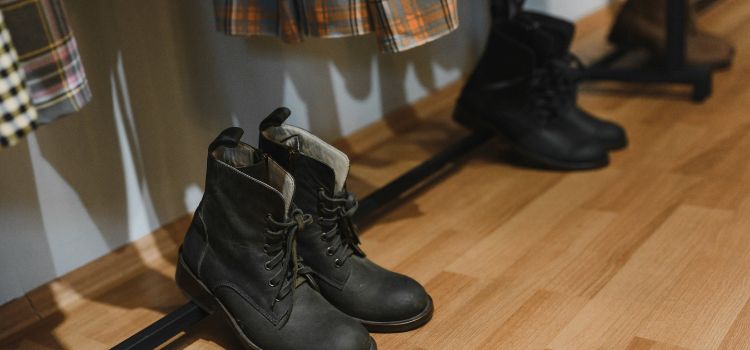 How to restore leather boots
